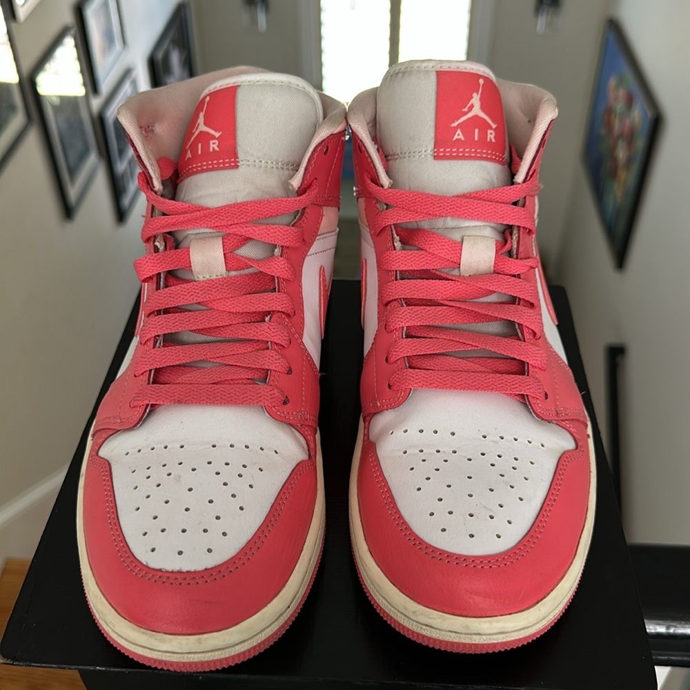 Nike Women’s Air Jordan 1 Mid sneakers - Picture 2 of 6
